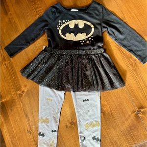 2-piece matching Batman/batgirl outfit (2T)